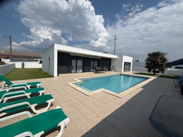 MORADIA T3 MODERNA COM PISCINA EM PATAIAS GARE
