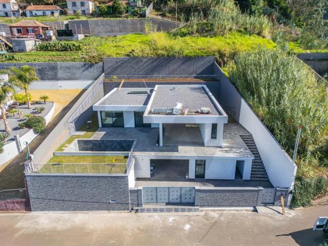 Moradia T3 Moderna com Vista Mar – Arco da Calheta 225m² Arco Da Calheta