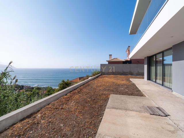 Moradia T3 moderna com vista deslumbrante para o mar