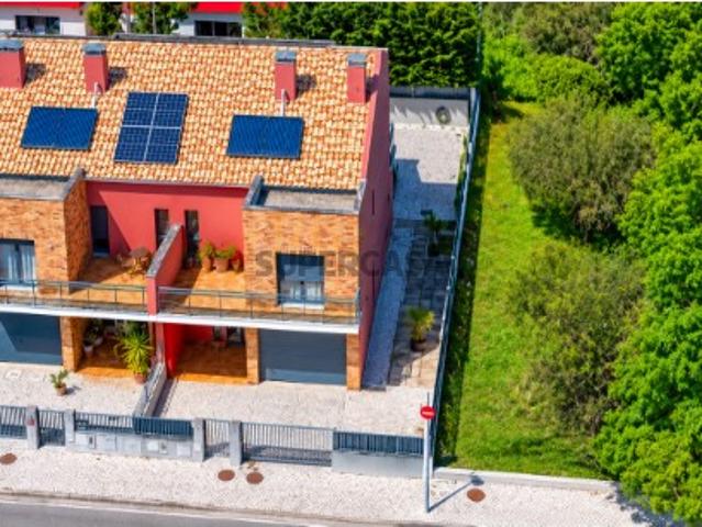 Moradia T3 Moderna em Bucelas, Garagem, Logradouro e Qualidade de Vida a 20 Minutos de Lisboa