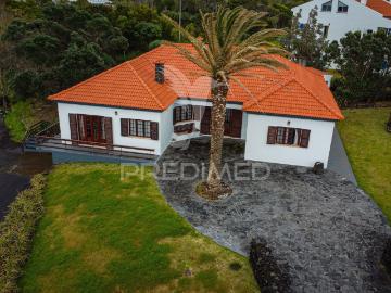 Moradia T3 na Marginal dos Casteletes – Urzelina, Ilha de São Jorge