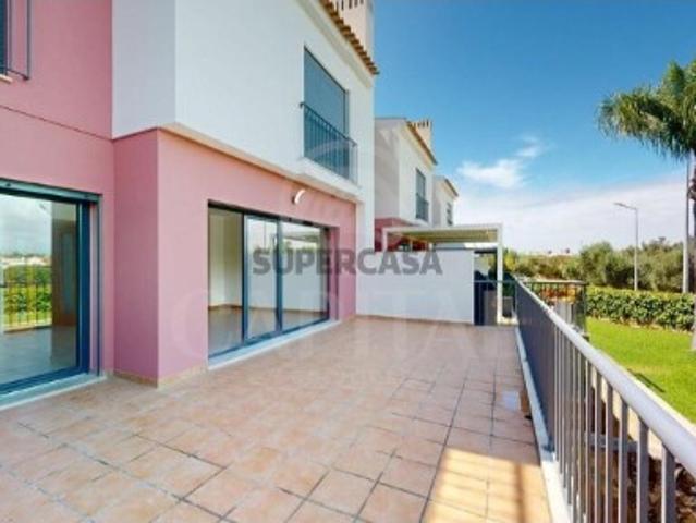 Moradia T3 na Guia | Condomínio com piscina, garagem, churrasqueira e terraço