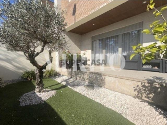 Moradia T3 nas Marinhas com Vista Mar e Excelente Localização