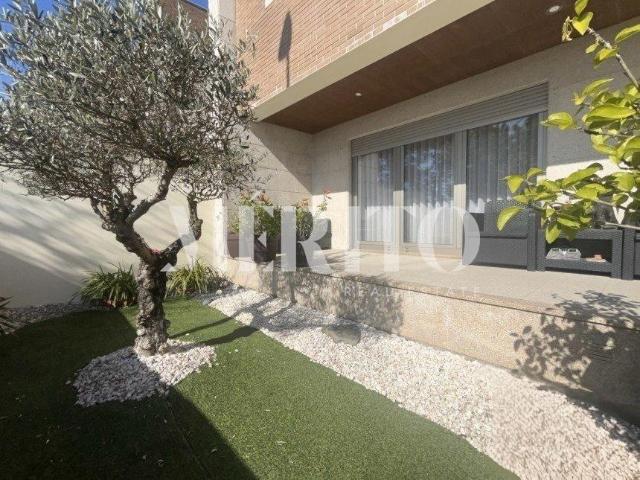 Moradia T3 nas Marinhas com Vista Mar e Excelente Localização