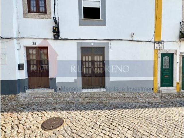 Moradia T3 no centro Histórico de Palmela c/ Logradouro e terraço