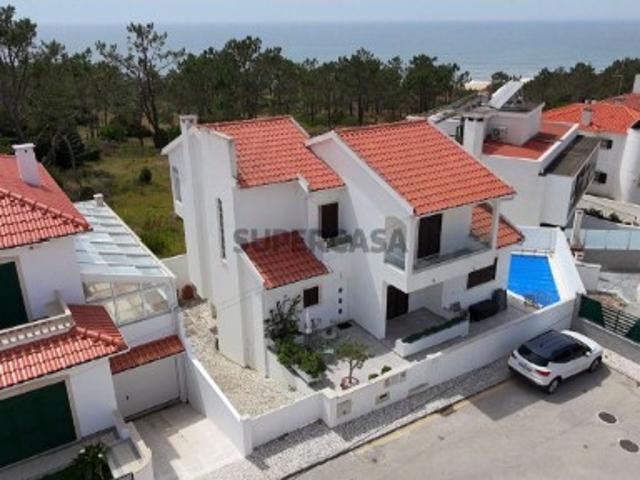 Moradia T3 no Sítio da Nazaré com Piscina Privada e Vista Mar Oportunidade Única