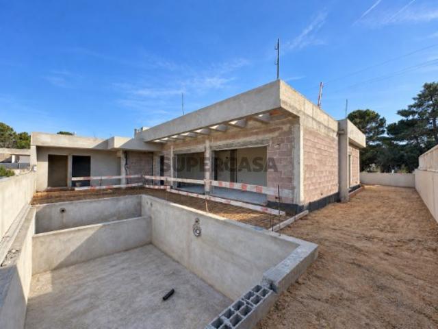 Moradia T3 Nova C/ Piscina Azeitão