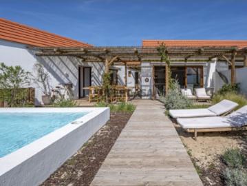 Moradia T3, nova, com jardim privativo e deck exterior, na Comporta
