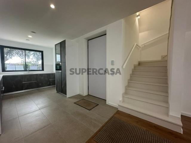 Moradia T3 NOVA, com piscina com vista mar, na Fuseta Algarve