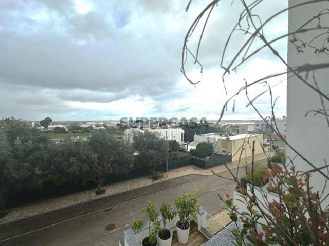 Moradia T3 NOVA, com piscina com vista mar, na Fuseta Algarve