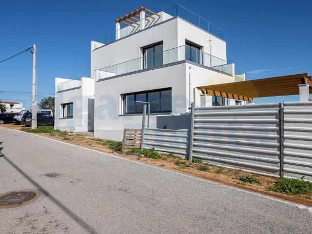 Moradia T3 Nova com Piscina e Vista Mar Altura, Castro Mar. 0m² Altura