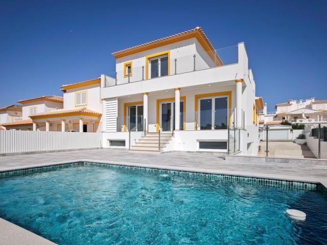 Moradia T3 Nova com Piscina Privativa, Elevador e Garagem |. 170m² Albufeira e Olhos de Água