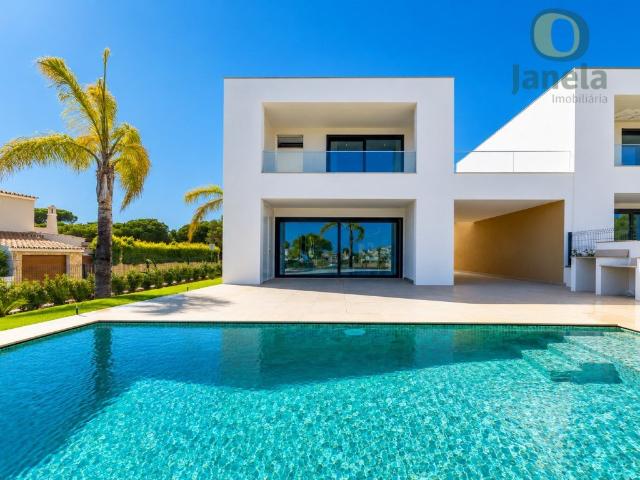 Moradia T3 Nova com Piscina Privada entre Vilamoura e as Pra. 148m² Quarteira
