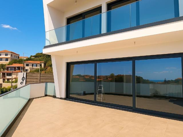Moradia T3 Nova com Vista Panorâmica sobre a Baía do Funchal 346m² Santo António Funchal