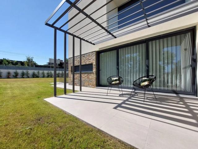 Moradia T3 nova, com 3 suites, em Braga