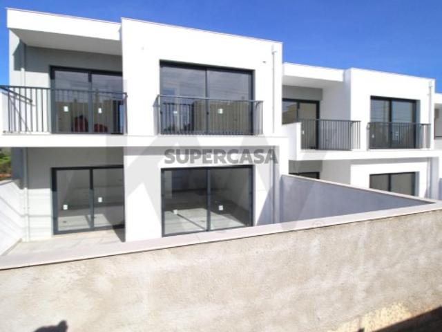 MORADIA T3, NOVA, CONTEMPORÂNEA, PERTO DA PRAIA, GARAGEM, ARMAÇÃO DE PERA