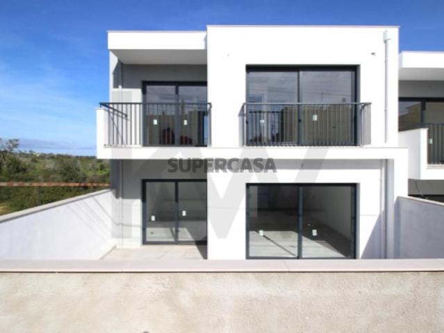 MORADIA T3, NOVA, CONTEMPORÂNEA, PERTO DA PRAIA, GARAGEM, ARMAÇÃO DE PERA