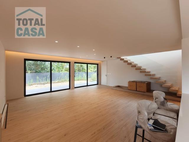 Moradia T3 Nova de Elevada Qualidade e Design Contemporâneo