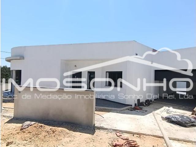 Moradia T3 Nova | Design Moderno | Eficiência A+ | Jardim, Garagem e Excelente Localização