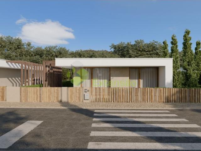 Moradia T3, Nova, em Óbidos | Em fase de Acabamentos com Espaço Exterior