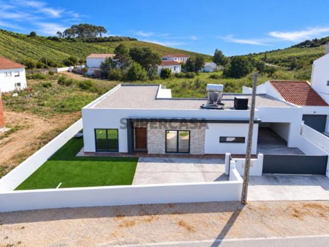 Moradia T3 Nova, em Portela do Bispo, Torres Vedras