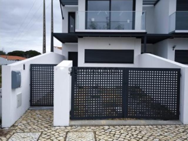 Moradia T3 nova em Quelfes