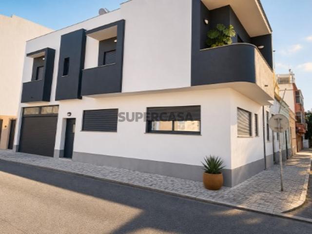 Moradia T3 Nova no Centro de Faro Conforto, Modernidade e Localização Privilegiada