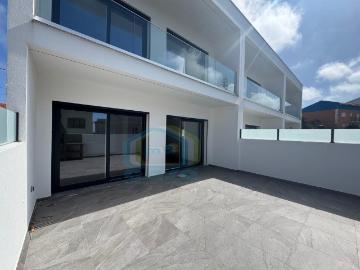 Moradia T3 Nova situada a poucos minutos da Praia 140m² da Lourinhã e Atalaia