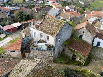 Moradia T2+1 a 20 minutos de Viseu | Varanda e Terraço | Apta para Financiamento