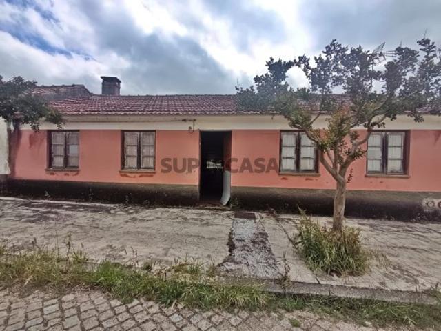Moradia T3 para recuperar em Pombeiro da Beira, Arganil, Coimbra com 77 m² de área útil