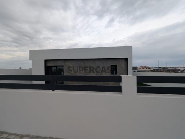 Moradia T3 a venda com Design Sofisticado e Jardim Privado