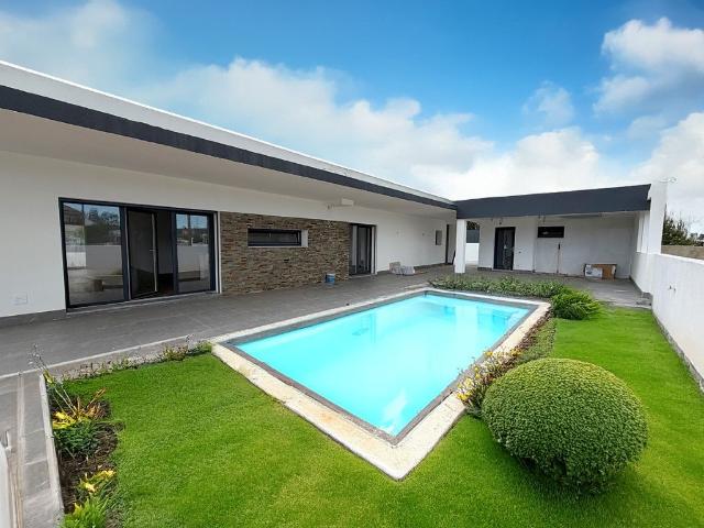 Moradia T3 a venda com Jardim Privado e Piscina na Quinta do. 219m² Quinta Do Anjo