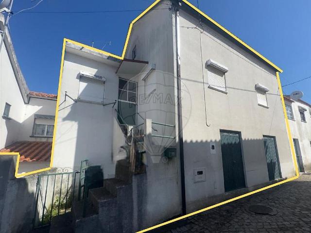Moradia T3 à venda em Covas e Vila Nova de Oliveirinha, Tábua RE/MAX Portugal