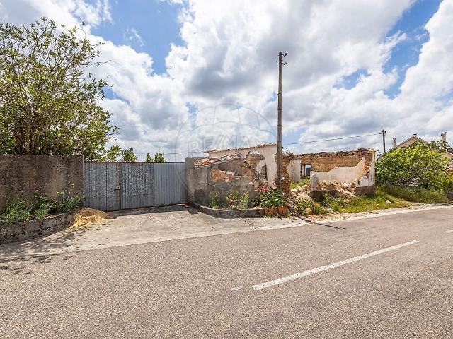 Moradia T3 à venda em Colmeias e Memória, Leiria RE/MAX Portugal