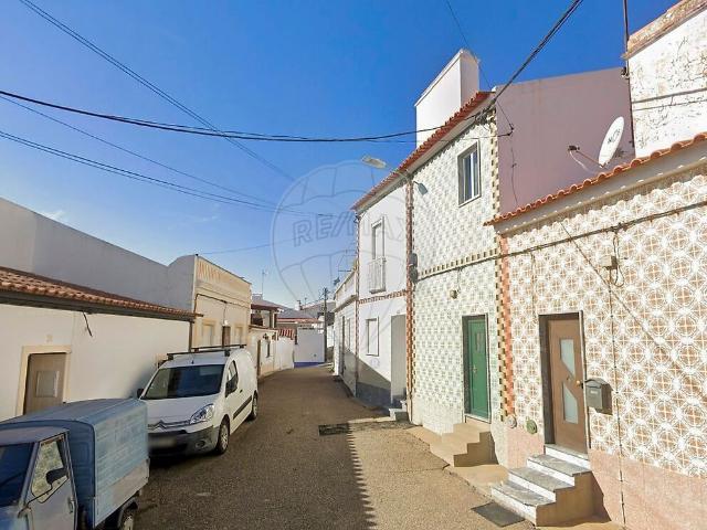 Moradia T3 à venda em Cabeção, Mora RE/MAX Portugal