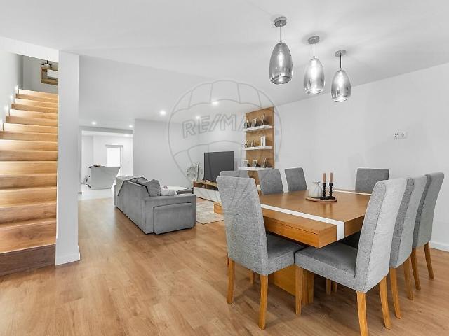 Moradia T3 à venda em Caldelas, Guimarães RE/MAX Portugal