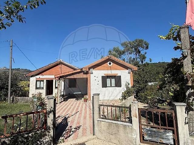 Moradia T3 à venda em Calvos e Frades, Póvoa de Lanhoso RE/MAX Portugal