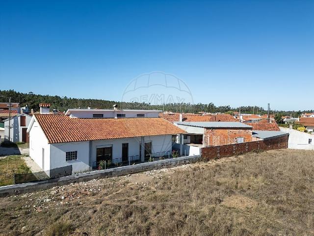 Moradia T3 à venda em Calvaria de Cima, Porto de Mós RE/MAX Portugal