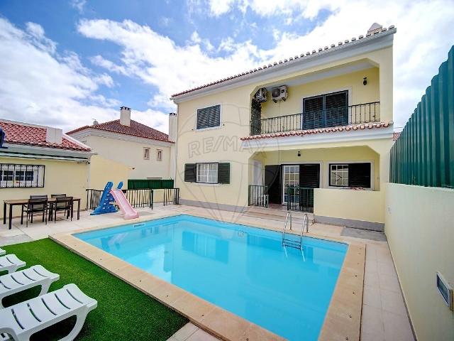 Moradia T3 à venda em Camarate, Unhos e Apelação, Loures RE/MAX Portugal