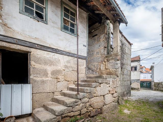 Moradia T3 à venda em Canas de Senhorim, Nelas RE/MAX Portugal