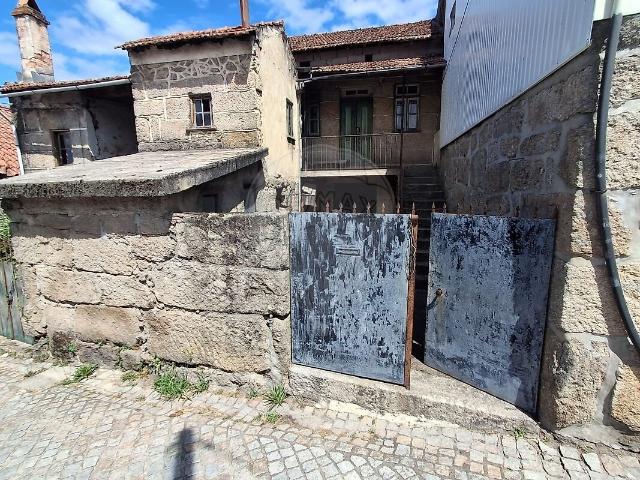 Moradia T3 à venda em Canas de Senhorim, Nelas RE/MAX Portugal