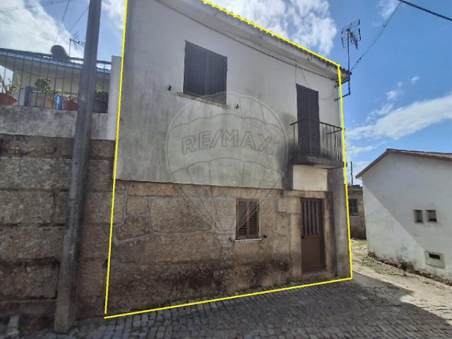 Moradia T3 à venda em Canas de Senhorim, Nelas RE/MAX Portugal
