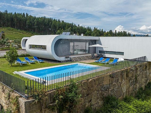 Moradia T3 à venda em Canedo de Basto e Corgo, Celorico de Basto RE/MAX Portugal