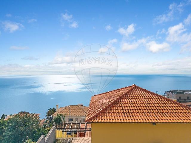 Moradia T3 à venda em Caniço, Santa Cruz RE/MAX Portugal