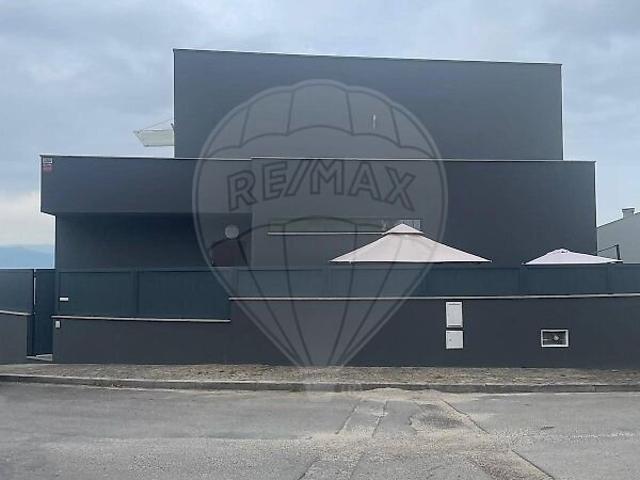 Moradia T3 à venda em Carrazedo, Amares RE/MAX Portugal