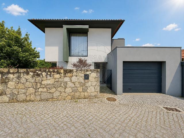Moradia T3 à venda em Carreço, Viana do Castelo RE/MAX Portugal