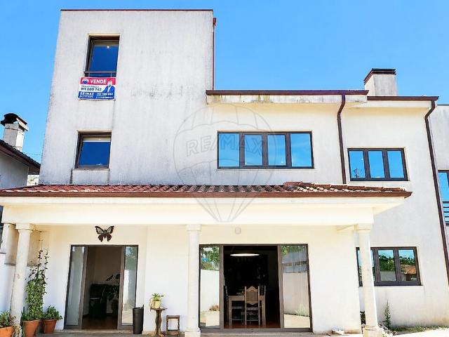 Moradia T3 à venda em Carvalhosa, Paços de Ferreira RE/MAX Portugal