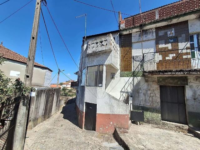 Moradia T3 à venda em Castanheiro do Sul, São João da Pesqueira RE/MAX Portugal