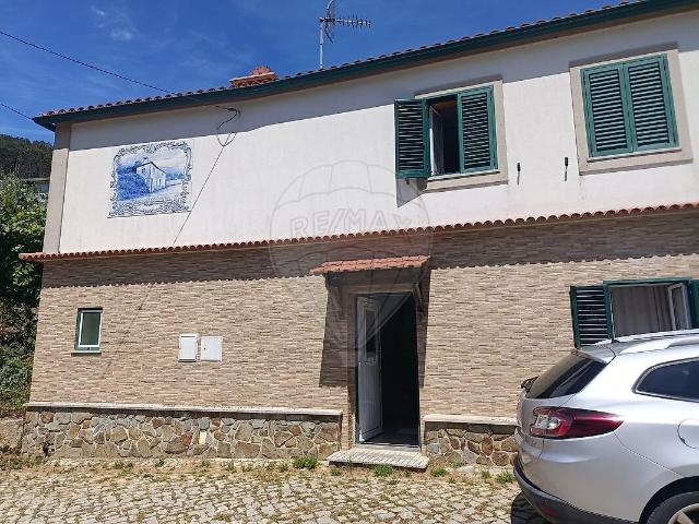 Moradia T3 à venda em Castanheira de Pêra e Coentral, Castanheira de Pêra RE/MAX Portugal