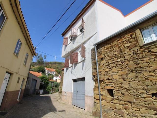 Moradia T3 à venda em Castelejo, Fundão RE/MAX Portugal